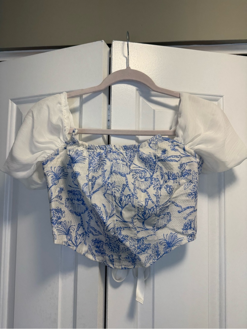SHEIN White Crop Top with Blue Floral Print and Puff Sleeves